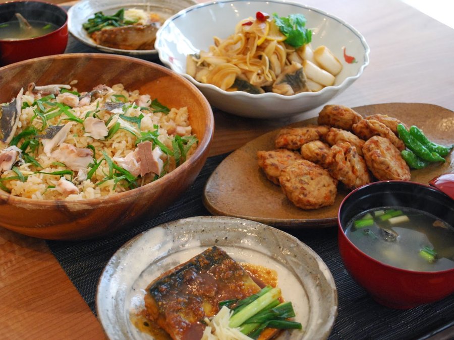 お魚マスターコースでつくる料理の一例（鯖の炊き込みご飯、南蛮漬けなど）